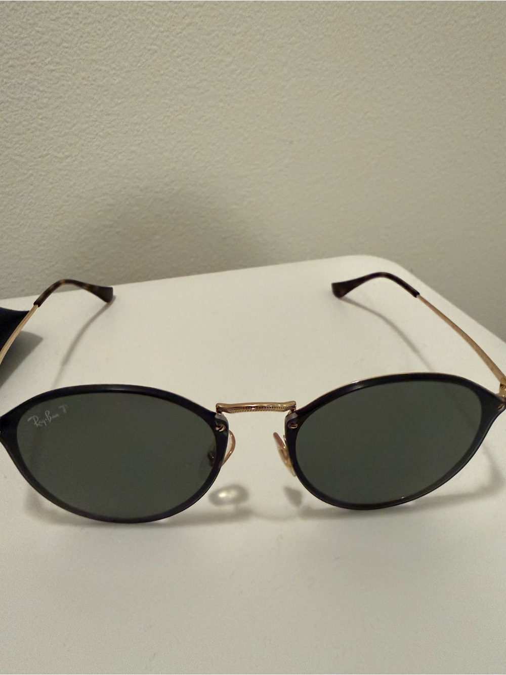 Ray-Ban Round Metal Sunglasses in Black and Gold